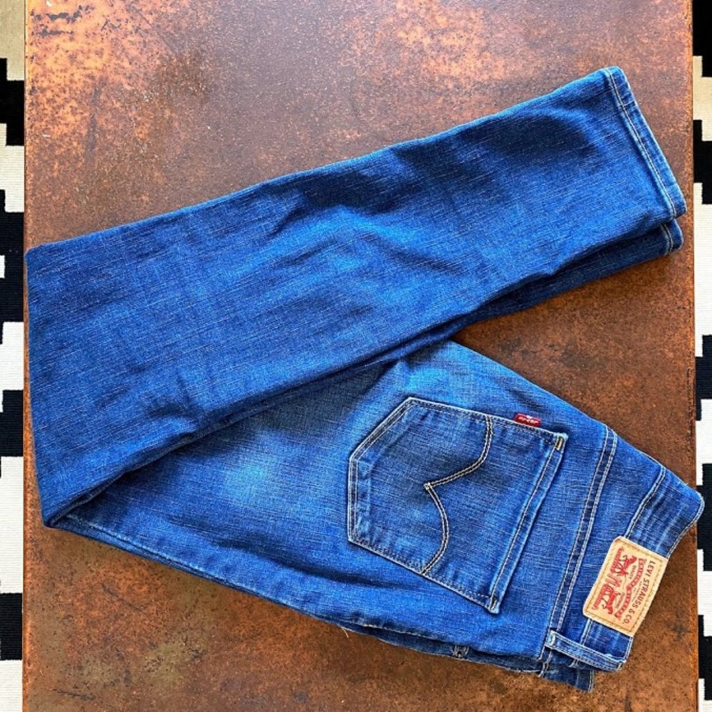 LEVI 721 High Wasted Skinny Jean 98% Cotton